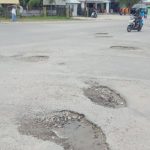 Ratusan Jalan Berlubang di Namlea Tak Kunjung Diperbaiki