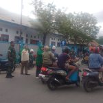 Kodim 1506 Namlea Bagi-bagi Takjil ke Pengguna Jalan