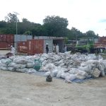 Akhirnya Kontainer Berhasil Dibongkar, Isinya Diduga Kapur, Kostik, Karbon dan Zat Cair Berbahaya