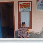 Antisipasi Gangguan Kamtibmas, Bhabinkamtibmas & Babinsa Desa Luhutuban Sambang Satkamling