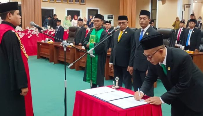 Resmi Dilantik jadi Ketua DPRD Buru, Bambang ; Pers Ikut Berkontribusi Dalam Membangun Daerah